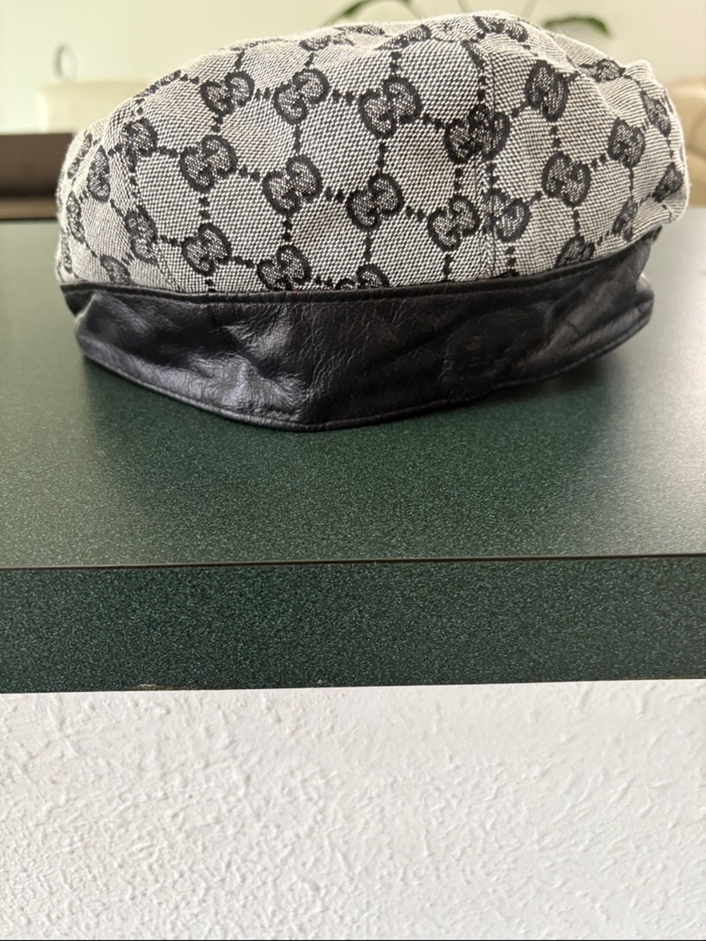 Gucci Gray and Black Monogram Flat Cap - Picture 2 of 3